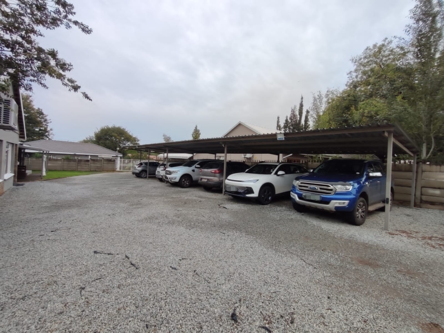 6 Bedroom Property for Sale in Flamwood North West